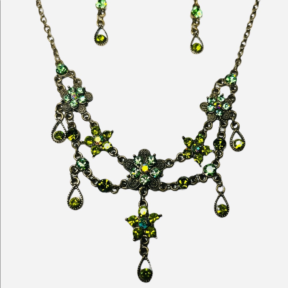 BEAUTIFUL! Austrian Crystal Necklace Earrings Set